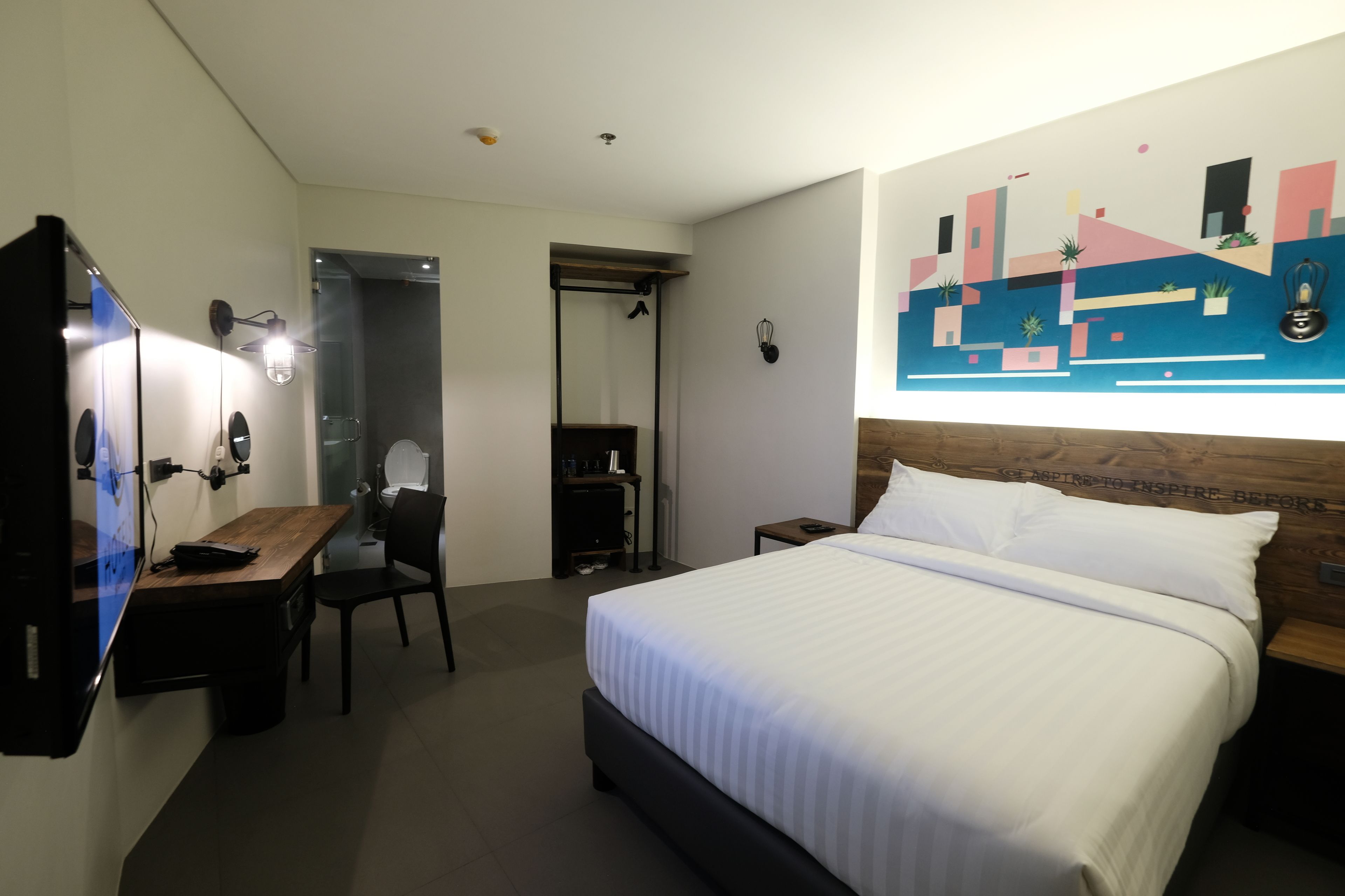 deluxe room | premium bedding, in-room safe, desk, iron/ironing board