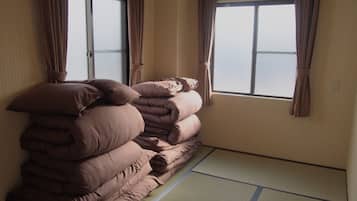 Japanese Style Quadruple Room | Free WiFi, bed sheets