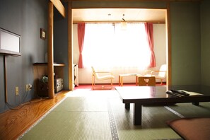 Minibar, in-room safe, desk, free WiFi - Nakaya Ryokan (Minakami)