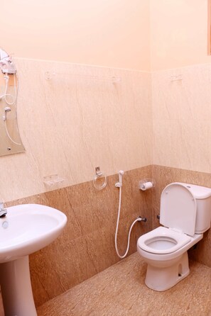 Shower, free toiletries, hair dryer, towels - The cool nest yala hotel (Thissamaharama)