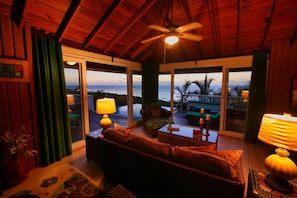 Televisión, reproductor de DVD y estéreo