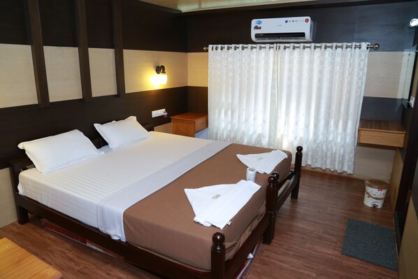 Deluxe Room (With AC 9PM to 6AM time)