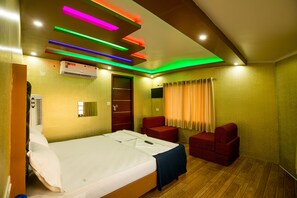 Habitación Premium (With AC) | Escritorio y camas extra gratis