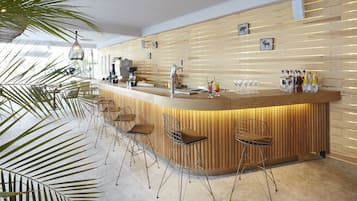 2 bars/lounges, poolside bar