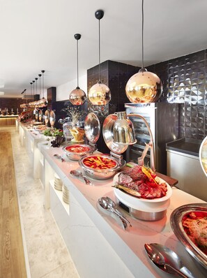 Breakfast, lunch and dinner served - Lalila Blue Suites (Marmaris)