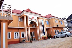 Front of property - Buggatti Hotel and Suites (Port Harcourt)
