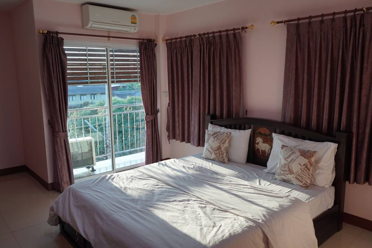 Rollaway beds, free WiFi