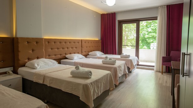 Egyptian cotton sheets, premium bedding, desk, laptop workspace - Edirne Adres Karaağaç (Edirne)
