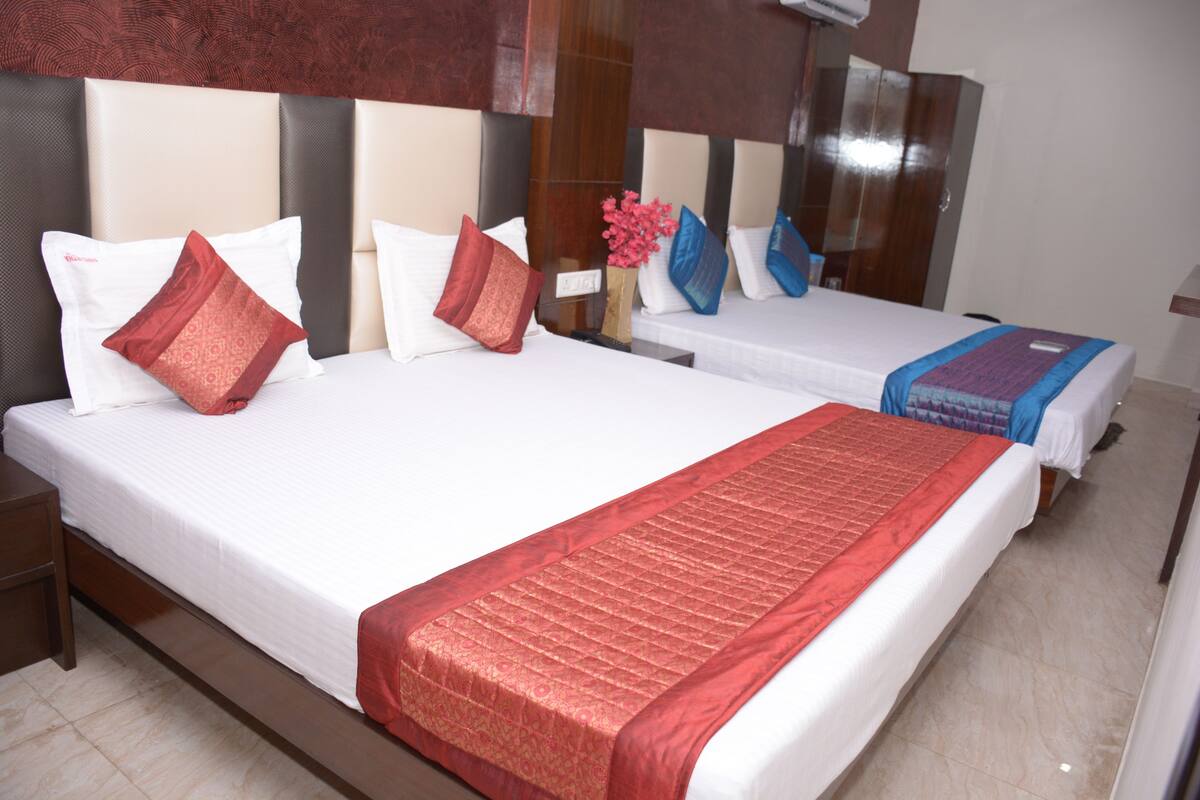 Deluxe Room | Desk, rollaway beds (surcharge), WiFi (free)