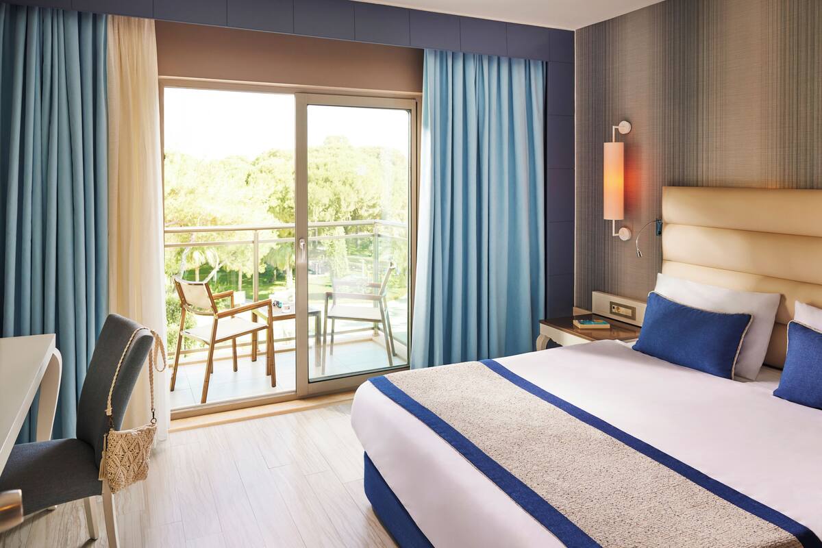 Suite Classic Main Building for Family | Minibar, in-room safe, desk, cribs (free)