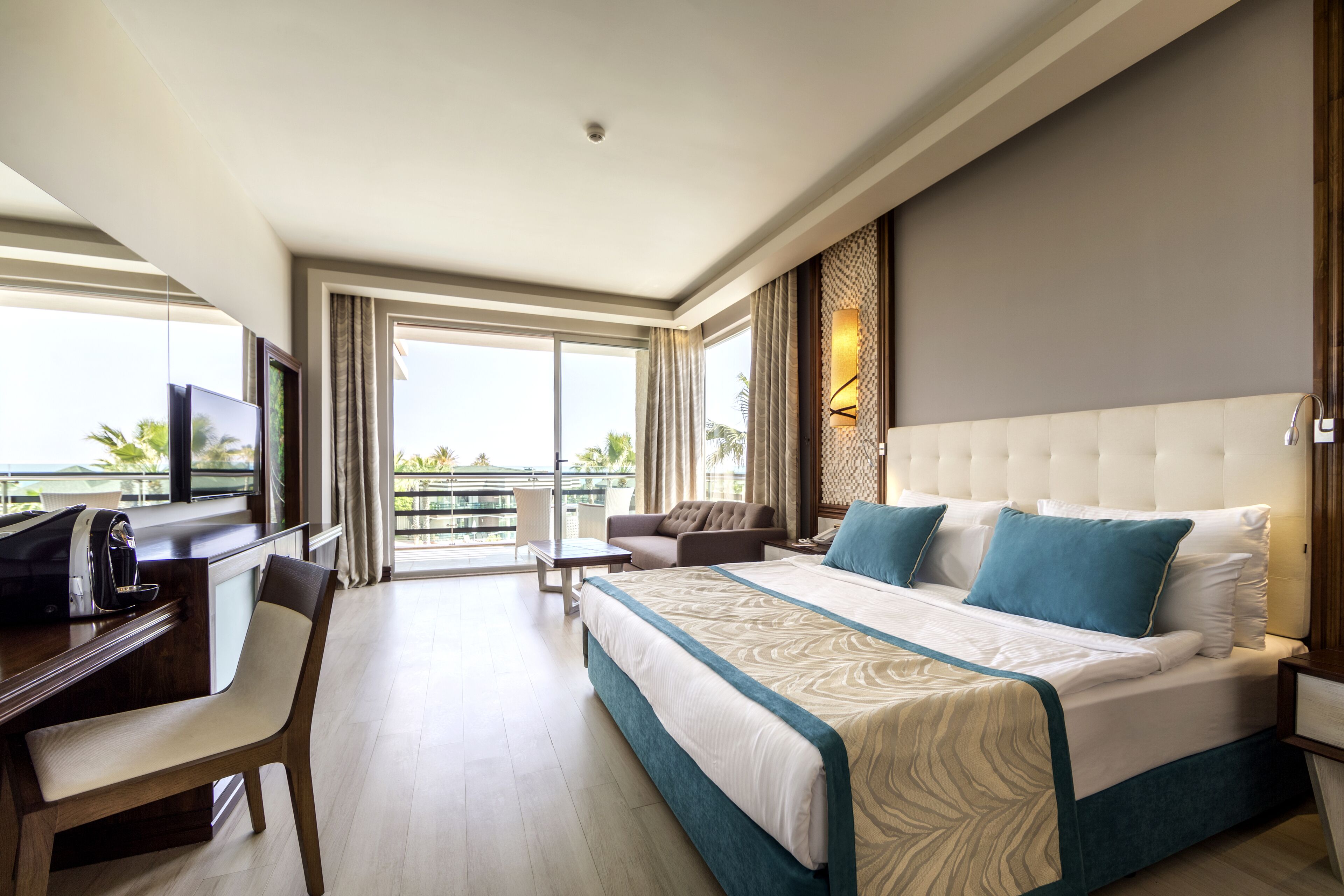 Suite Superior Lagoon for Family | Minibar, in-room safe, desk, cribs (free)