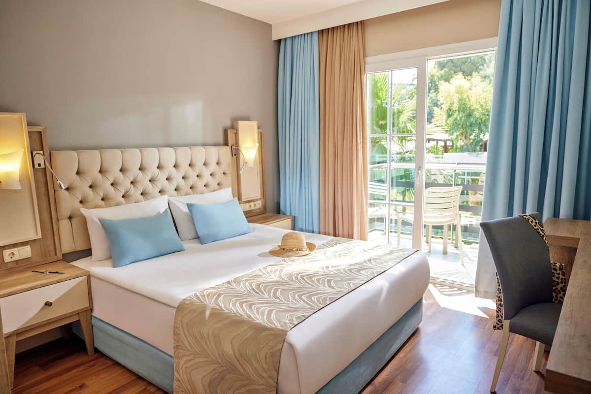 Suite Classic Village for Family | Minibar, in-room safe, desk, cribs (free)