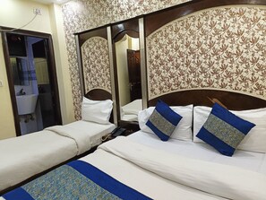 1 bedroom, desk, rollaway beds, free WiFi