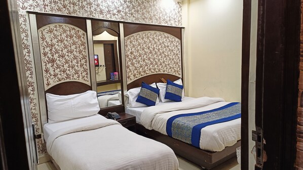1 bedroom, desk, rollaway beds, free WiFi