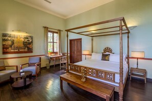 Deluxe-Suite, 2 Schlafzimmer, Balkon, Flussblick | Hochwertige Bettwaren, Pillowtop-Betten, Zimmersafe, Schreibtisch