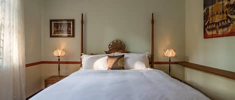 Deluxe suite, 1 kingsize bed | Luxe beddengoed, pillowtop-bedden, een kluis op de kamer, een bureau