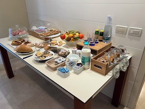 Nach Wunsch zubereitetes Frühstück gegen Gebühr