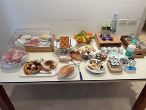 Frühstück (15.00 EUR pro Person)