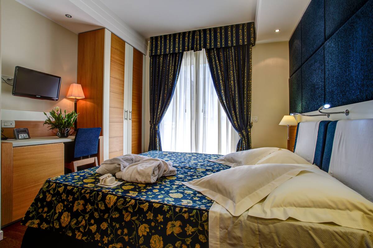Suíte superior, 1 cama Queen e sofá-cama | Cofres nos quartos, escrivaninha, quartos à prova de som