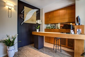 Check-in-/Check-out-Schalter