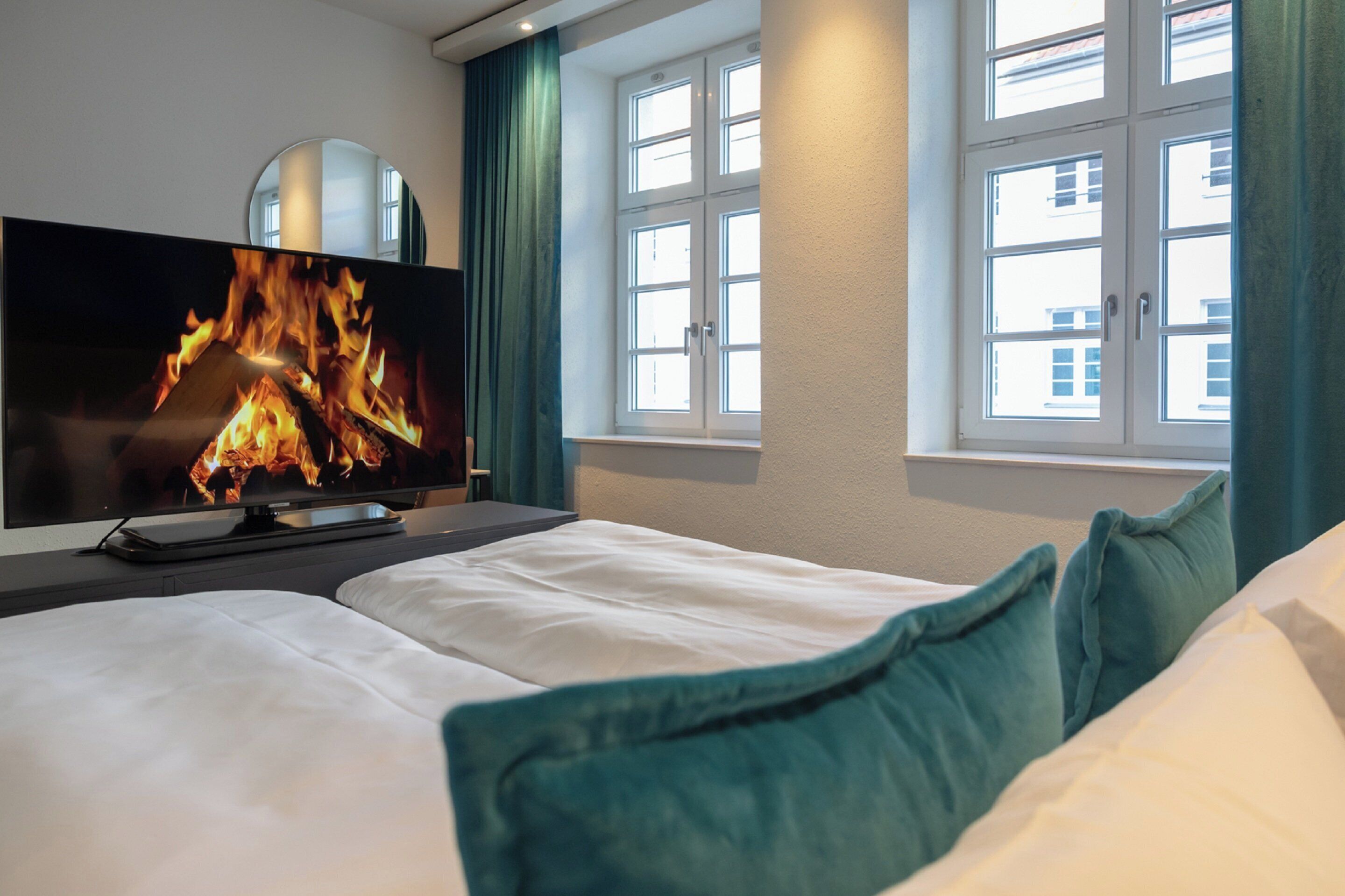 in-room safe, desk, soundproofing, free wifi