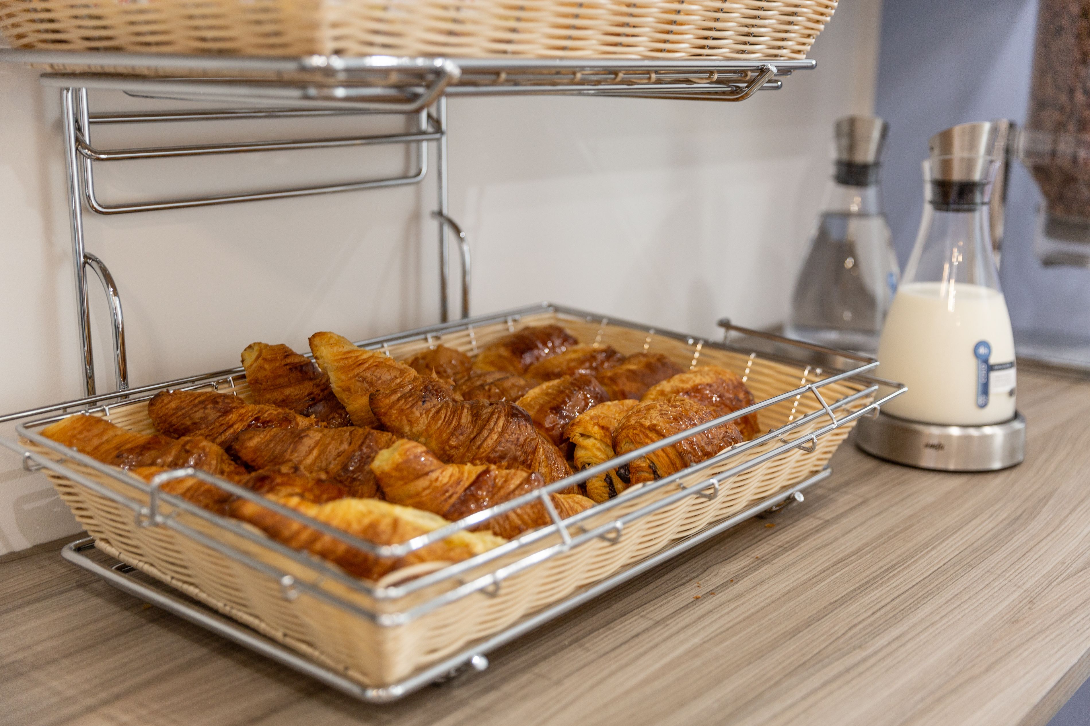 daily continental breakfast (eur 14 per person)