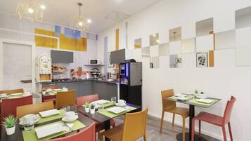 Daily continental breakfast (EUR 14 per person)