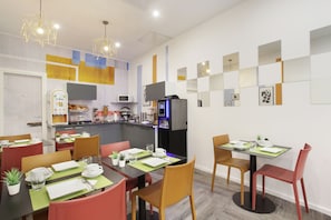 Daily continental breakfast (EUR 14 per person)