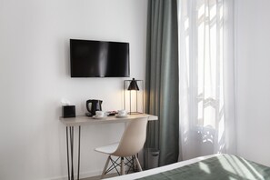 Small Double Room | Room amenity - L'Alcôve Hôtel (Nice)