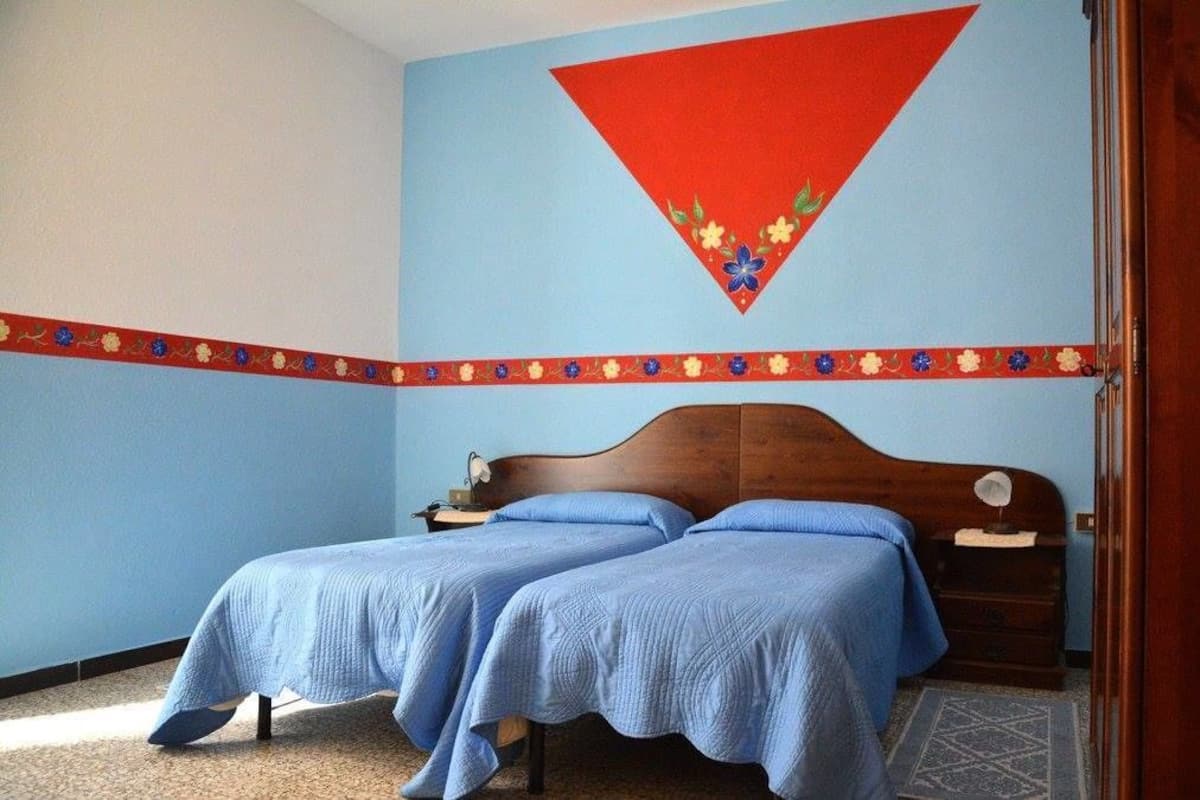 Twin Room, Shared Bathroom | Cribs/infant beds, rollaway beds, bed sheets