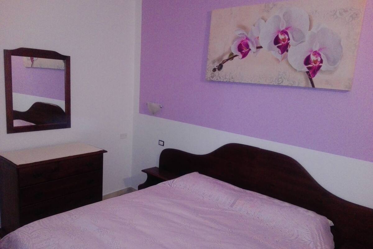 Double Room | Cribs/infant beds, rollaway beds, bed sheets