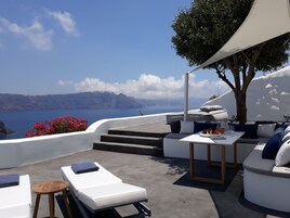 Suite, Plunge Pool, Caldera View (Olive Tree) | Vistas del balcón