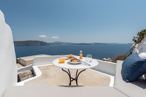 Swallows'Nest Suite, Plunge Pool, Caldera View | Terrace/patio - Chelidonia Luxury Suites - Adults Only (Santorini)