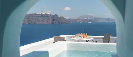 Suite, Plunge Pool, Caldera View (Elegant) | مغطس بمضخات للمياه
