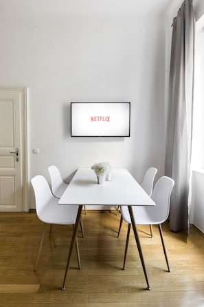 Design Studio, Kitchen (including cleaning fee) | In-room dining - Blauhouse Apartments (Vienna)