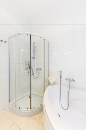 Dusche im Bad