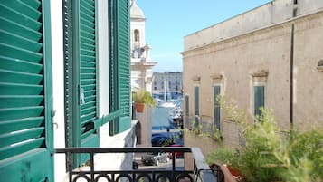 Deluxe-Apartment, 3 Schlafzimmer, Balkon, Hafenblick | Balkon