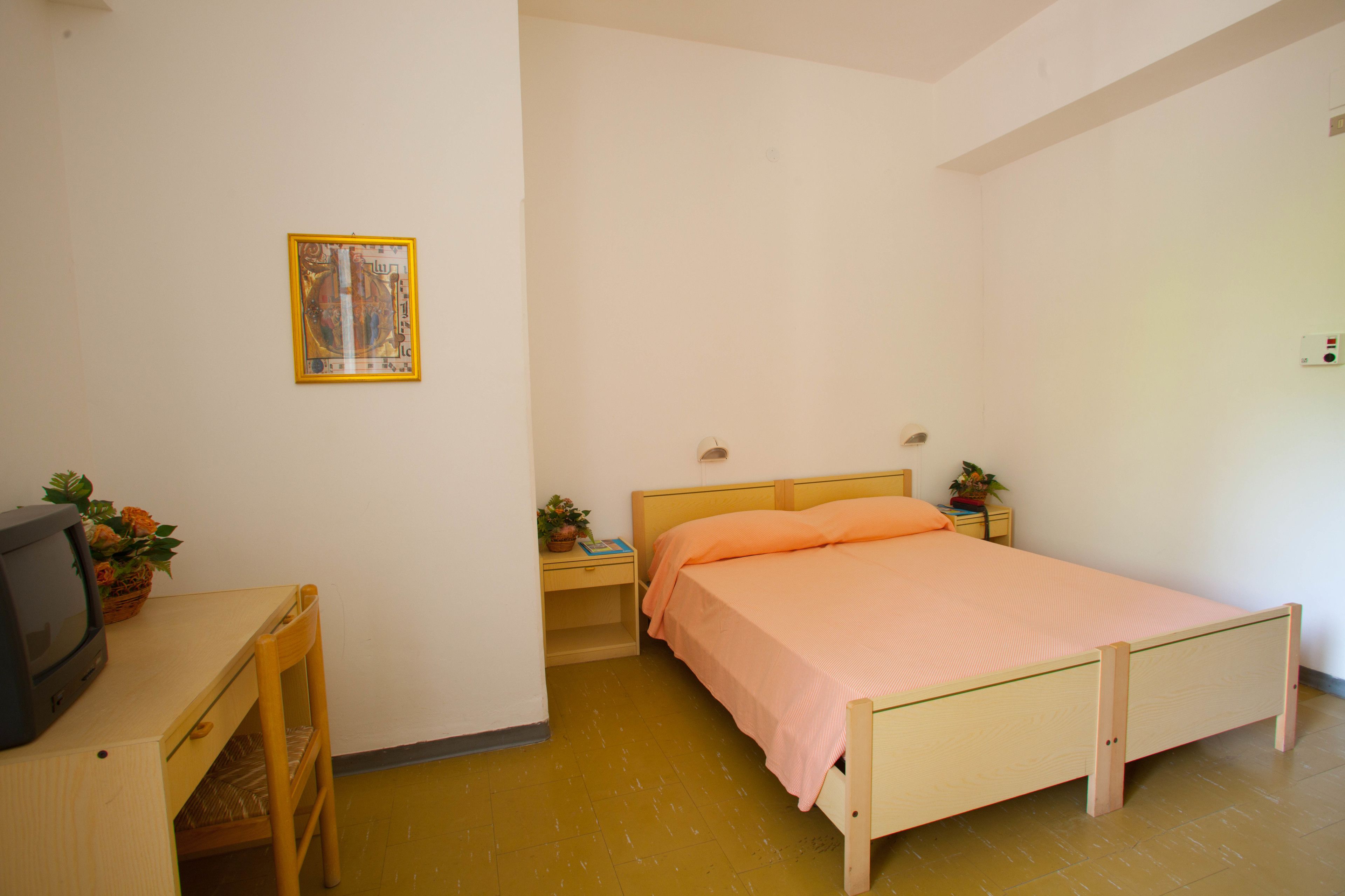 Double or Twin Room | Desk, WiFi (free), bed sheets