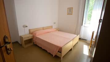 Double or Twin Room | Desk, WiFi (free), bed sheets