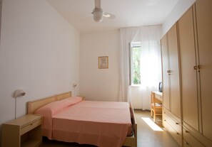 Double or Twin Room | Desk, free WiFi, bed sheets - Hotel Santa Lucia (Acquappesa)