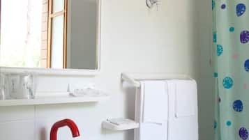 Shower, rainfall showerhead, free toiletries, hair dryer