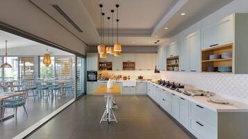 Free local cuisine breakfast