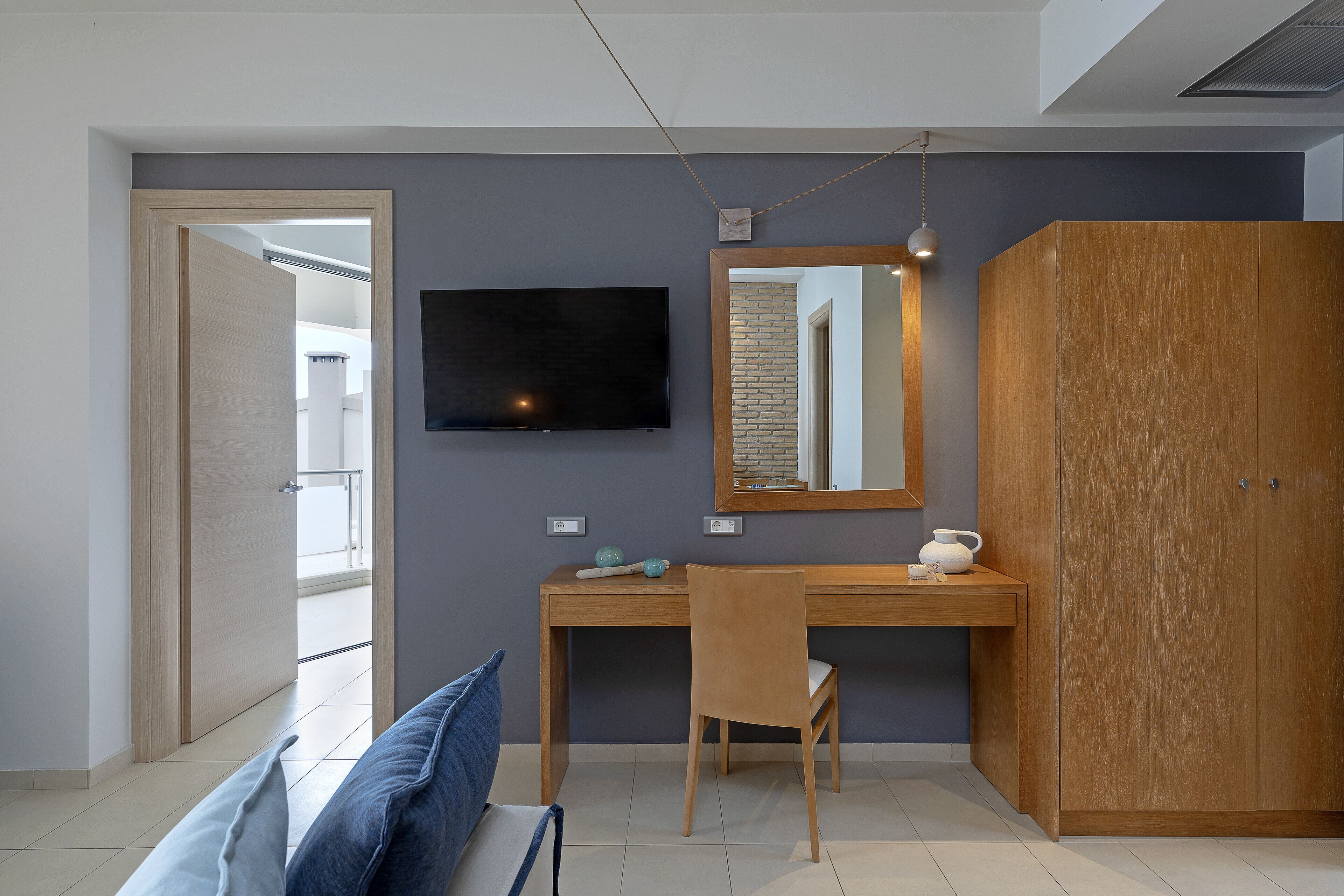 junior suite, sea view | living area | 40-inch smart tv with satellite channels, tv