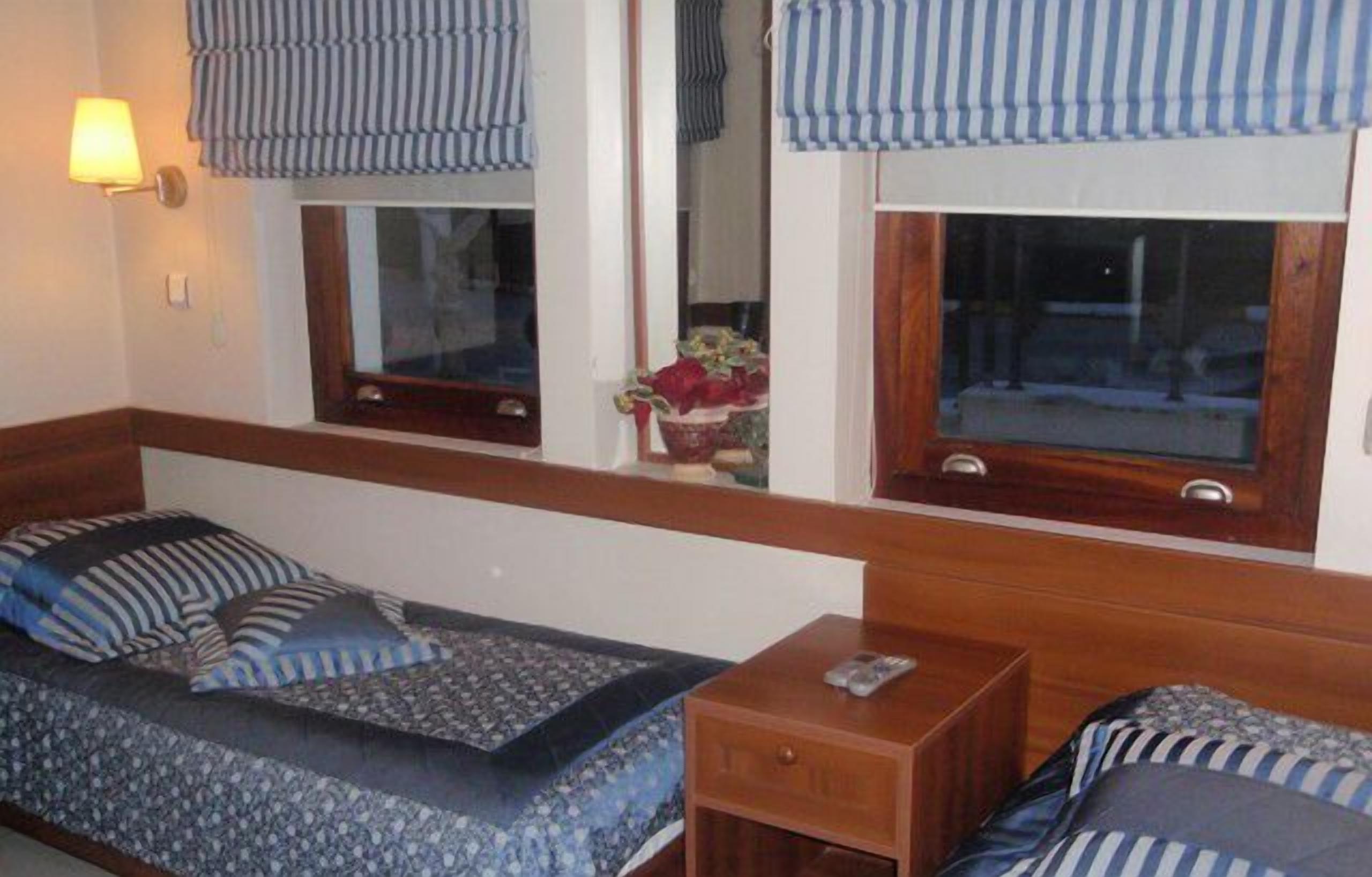 standard triple room | free wifi, bed sheets