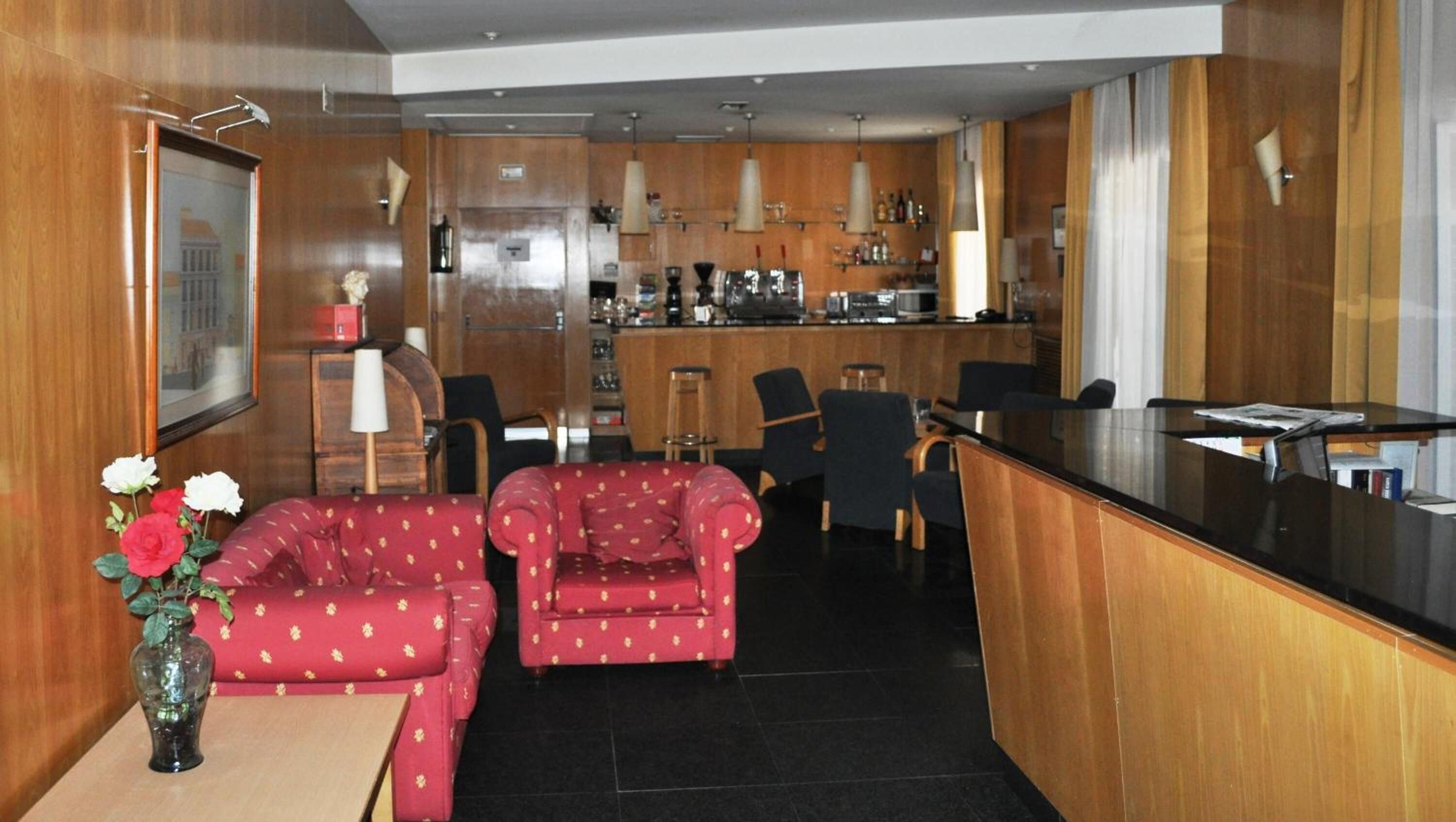 24-inch flat-screen tv with digital channels, tv