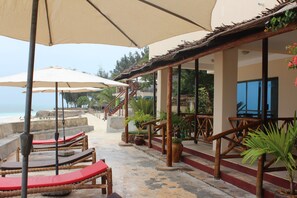 Sundeck - Faridu Beach House (Nungwi)