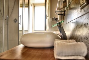 Comfort Triple Room, 1 Bedroom | Bathroom sink - Slow Living B&B (Matera)