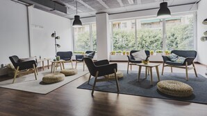 Coin salon dans le hall