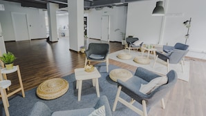 Coin salon dans le hall