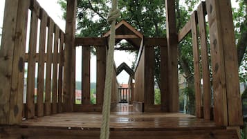 Children’s play area – outdoor